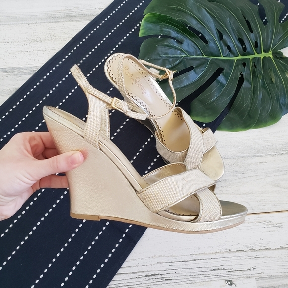 Lilly Pulitzer| Wedge Sandal Gold Textured Size 8.5 - Picture 1 of 9